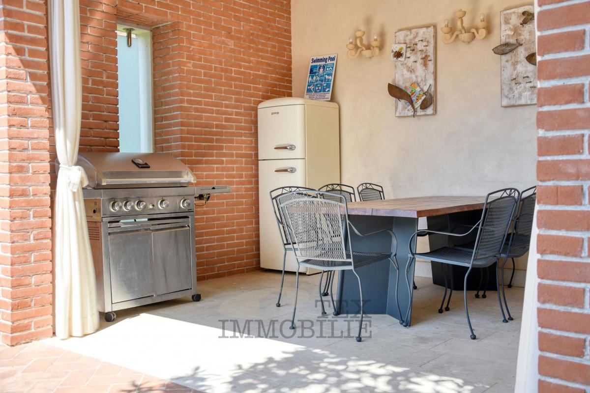Luksuzna vila z bazenom in ločenim apartmajem 1300 m od morja