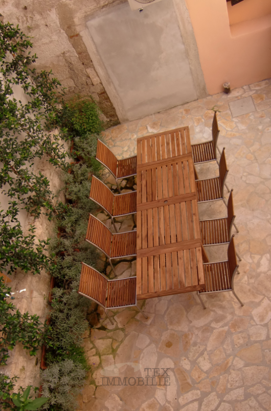 Poreč – Dve Prostorni in Elegantno Urejeni Stanovanji v Srcu Starega Mestnega Jedra