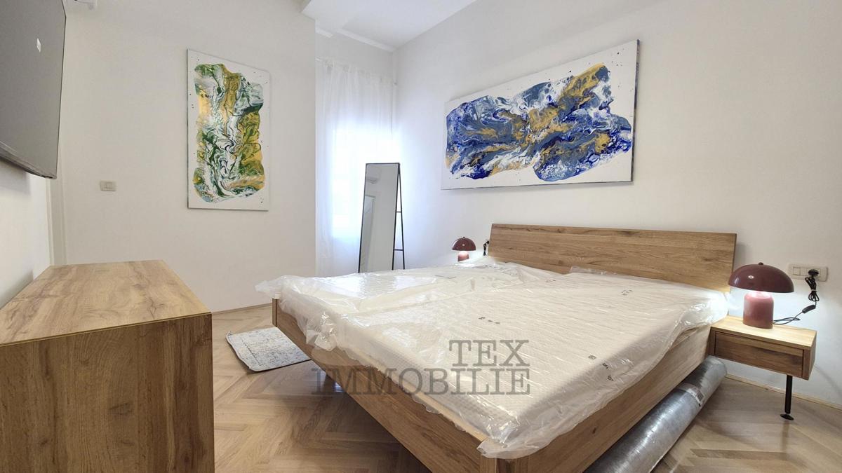 Poreč – Dve Prostorni in Elegantno Urejeni Stanovanji v Srcu Starega Mestnega Jedra