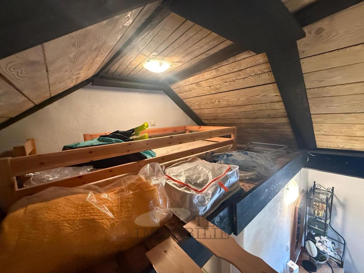 Sveti Petar u Šumi – Prenovljena istrska kamnita hiša z ograjenim dvoriščem