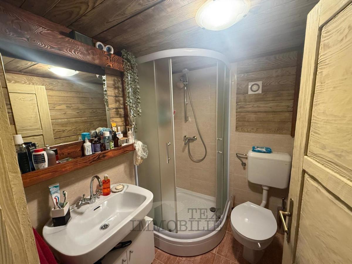 Sveti Petar u Šumi – Prenovljena istrska kamnita hiša z ograjenim dvoriščem