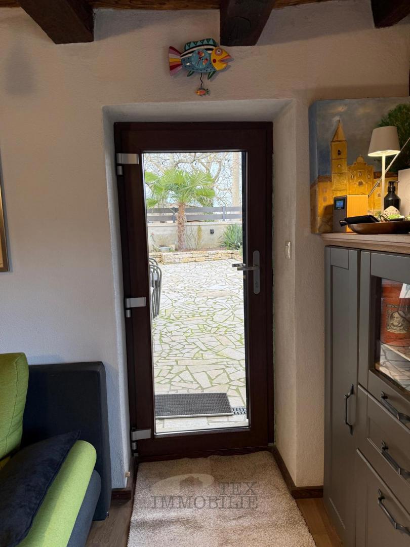 Sveti Petar u Šumi – Prenovljena istrska kamnita hiša z ograjenim dvoriščem