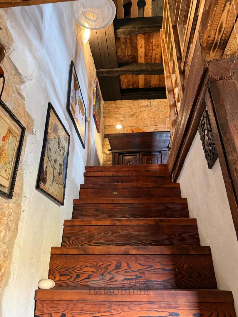 Sveti Petar u Šumi – Prenovljena istrska kamnita hiša z ograjenim dvoriščem