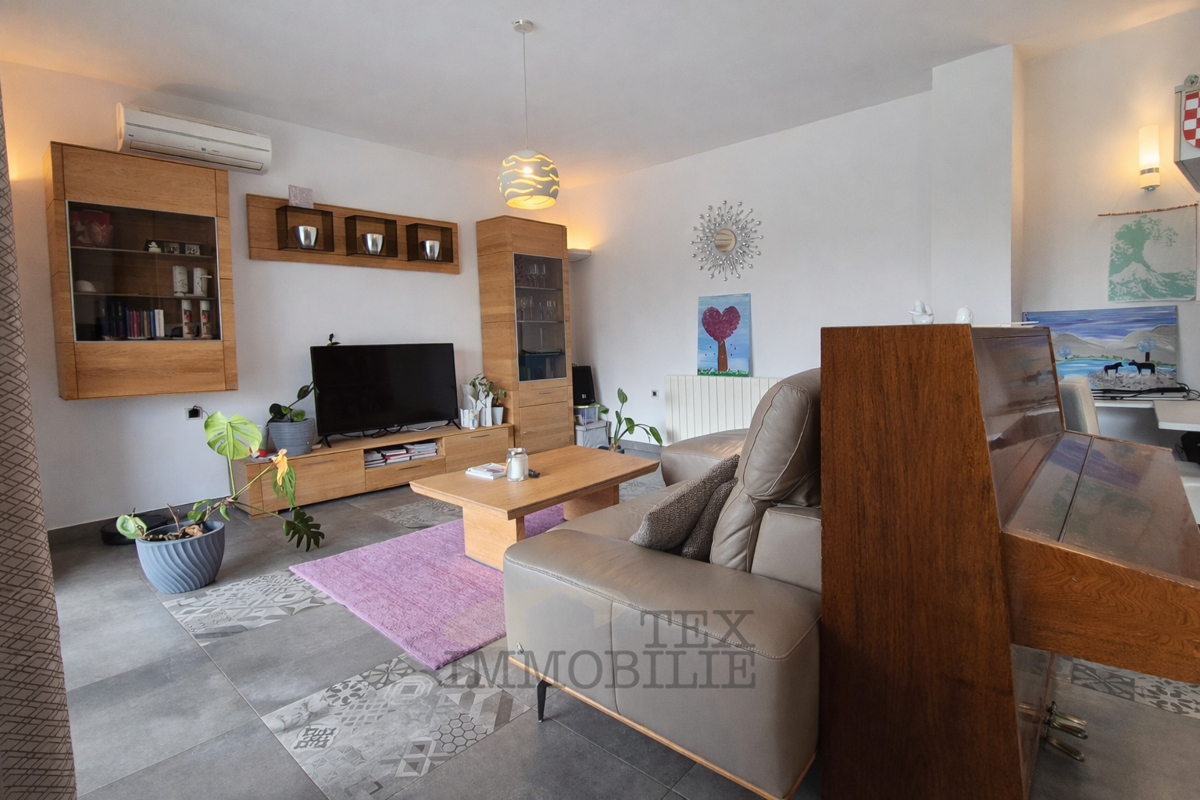 Pritlična hiša z bazenom in velikim vrtom – mirna lokacija v Istri