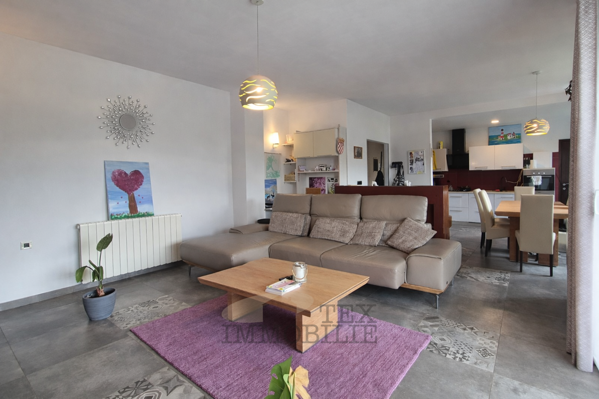 Pritlična hiša z bazenom in velikim vrtom – mirna lokacija v Istri