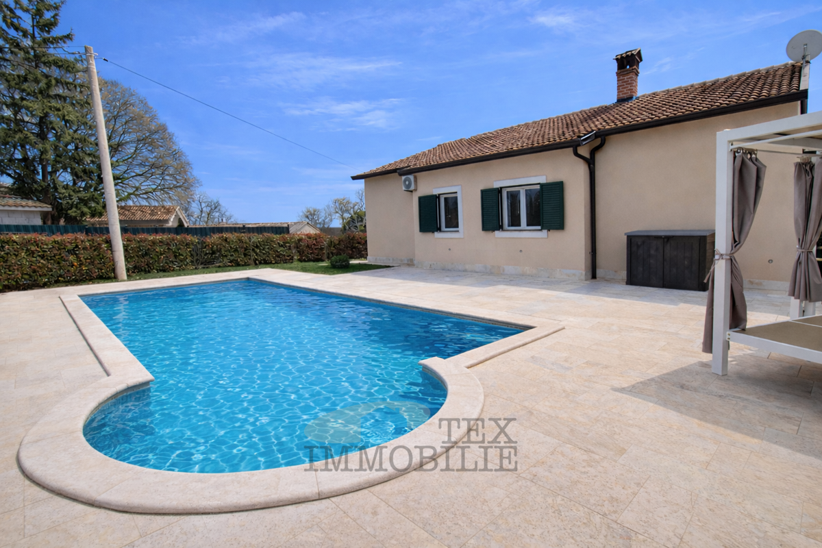 Pritlična hiša z bazenom in velikim vrtom – mirna lokacija v Istri