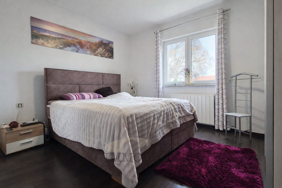 Pritlična hiša z bazenom in velikim vrtom – mirna lokacija v Istri