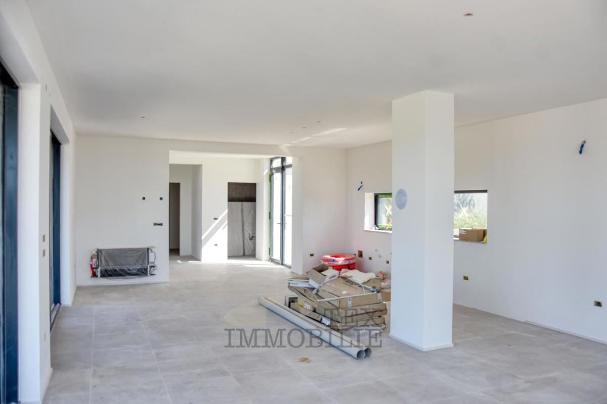 Okolica Poreča, naprodaj je čudovita vila s pogledom na morje