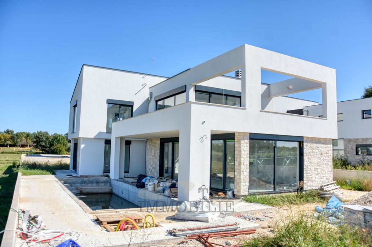 Okolica Poreča, naprodaj je čudovita vila s pogledom na morje