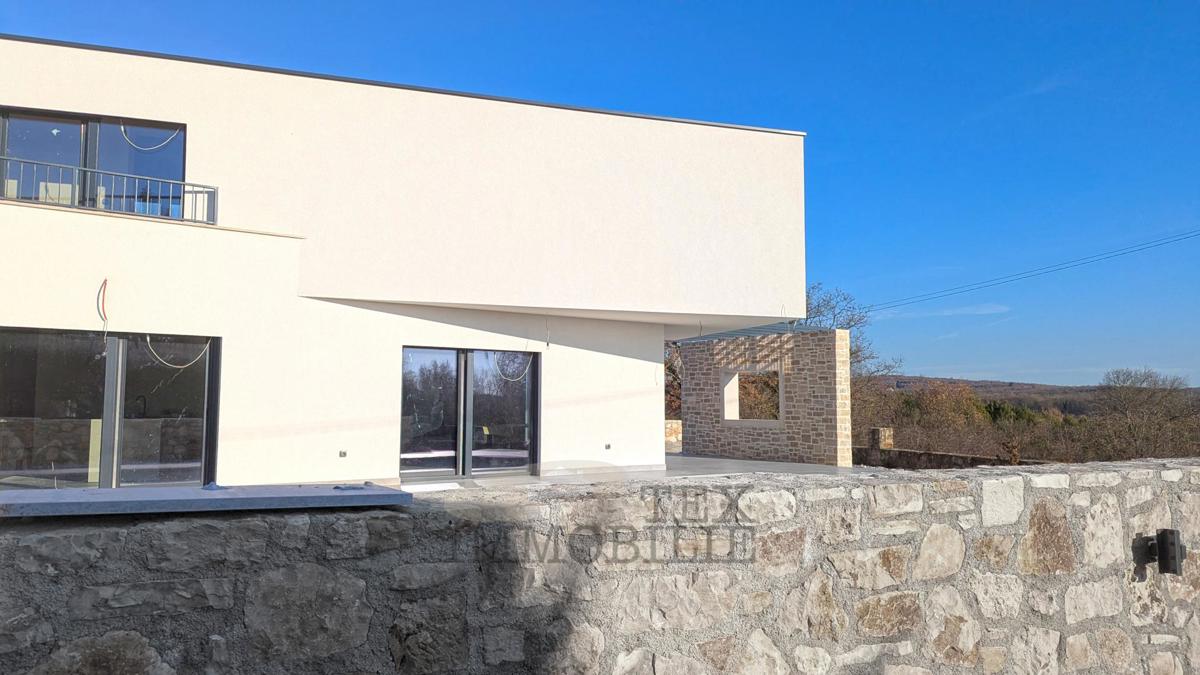 Lepa moderna vila z bazenom v Poreču 
