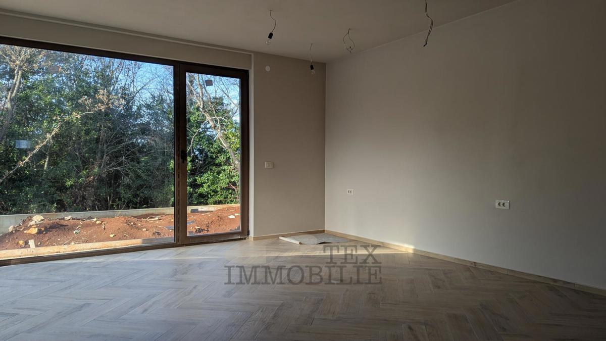 Luksuzna moderna vila z bazenom v Poreču, 8 km od morja
