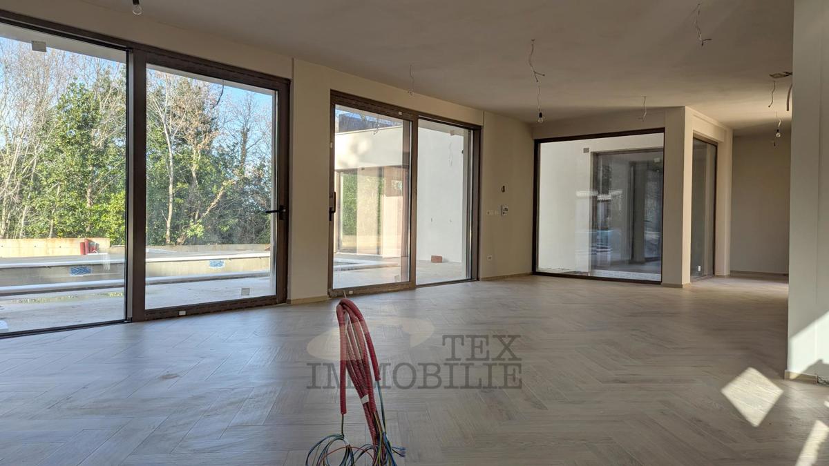 Luksuzna moderna vila z bazenom v Poreču, 8 km od morja