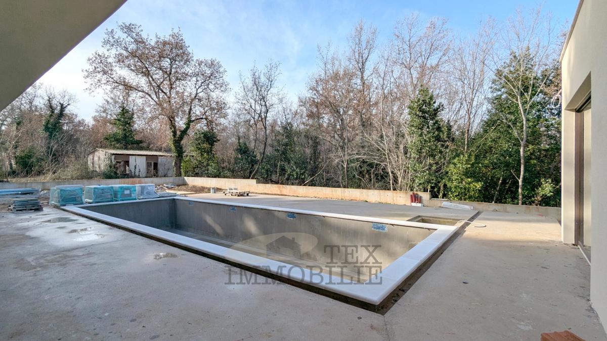 Luksuzna moderna vila z bazenom v Poreču, 8 km od morja