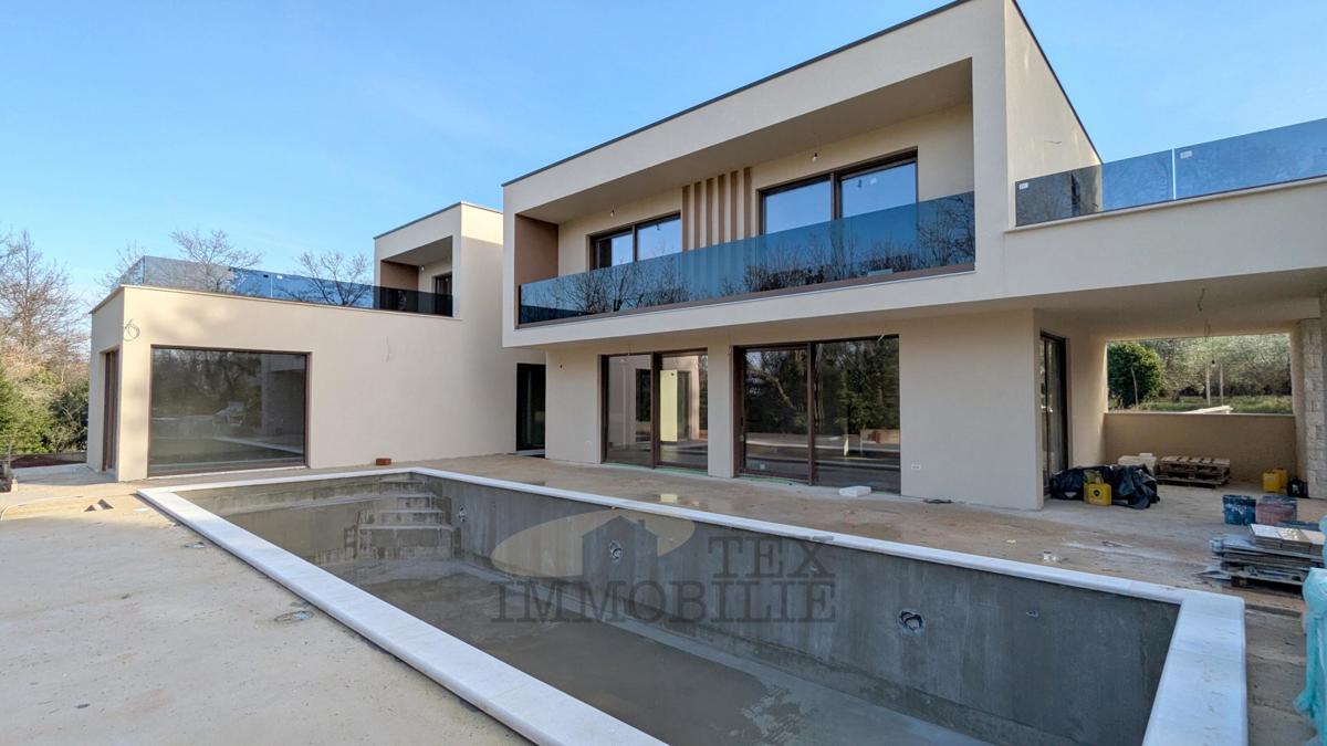 Luksuzna moderna vila z bazenom v Poreču, 8 km od morja