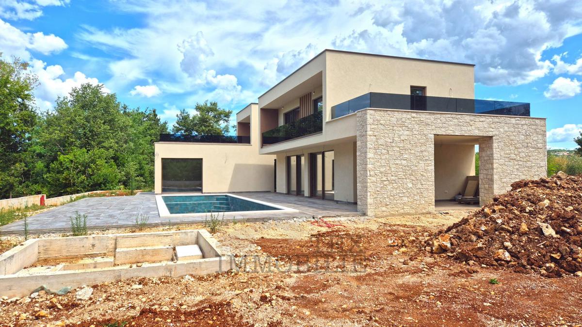 Luksuzna moderna vila z bazenom v Poreču, 8 km od morja
