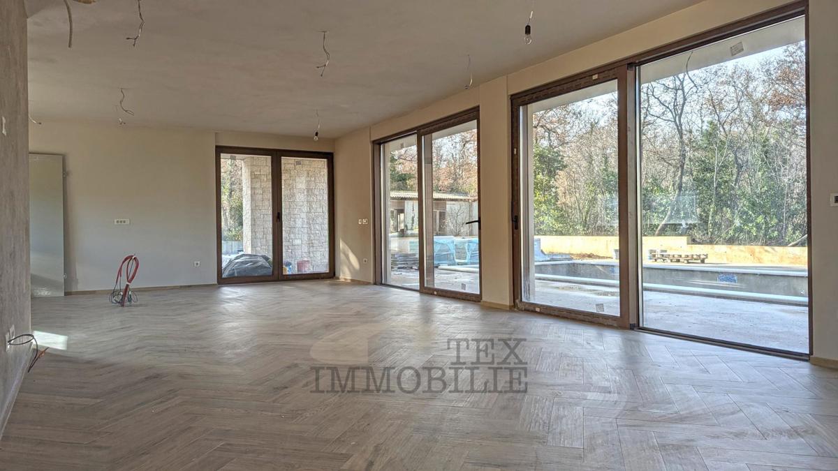 Luksuzna moderna vila z bazenom v Poreču, 8 km od morja