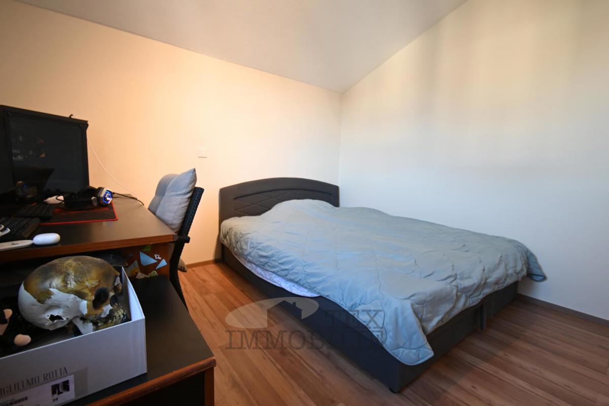 Prostorno Trisobno Stanovanje s Panoramskim Pogledom na Morje – Poreč, 115 m²