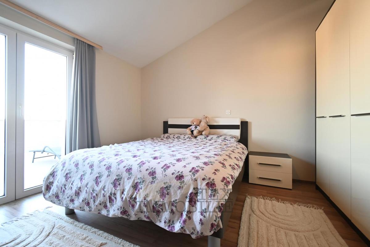 Prostorno Trisobno Stanovanje s Panoramskim Pogledom na Morje – Poreč, 115 m²