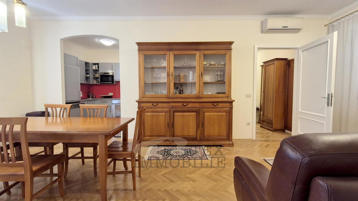 Poreč – Dve elegantni stanovanji v središču starega mestnega jedra