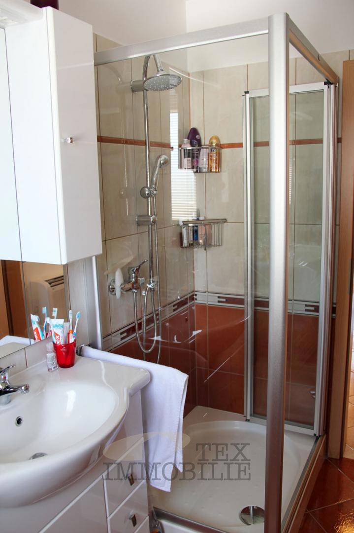Hiša s tremi apartmaji v bližini Poreča, 193m2
