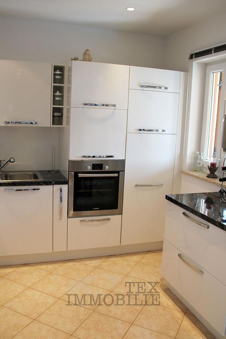 Hiša s tremi apartmaji v bližini Poreča, 193m2