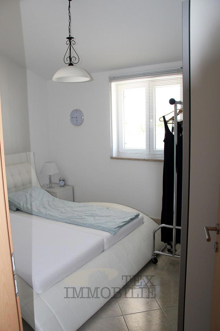 Hiša s tremi apartmaji v bližini Poreča, 193m2