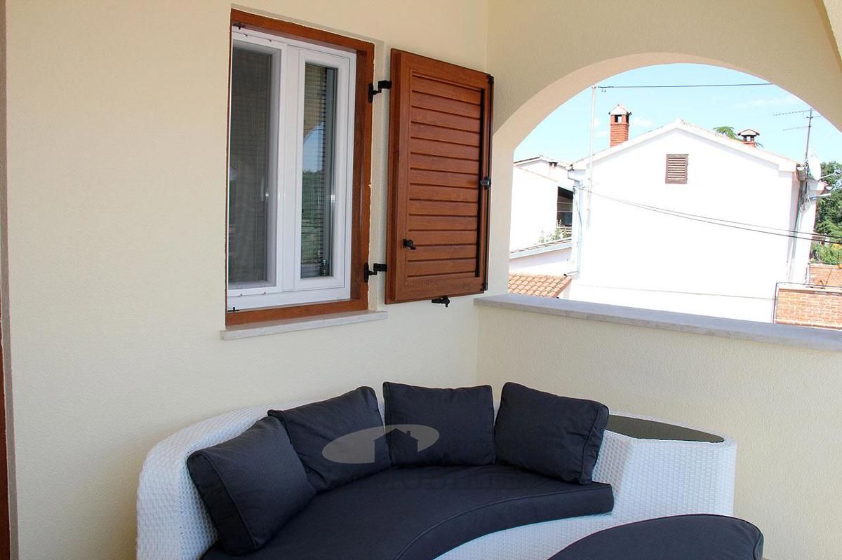 Hiša s tremi apartmaji v bližini Poreča, 193m2