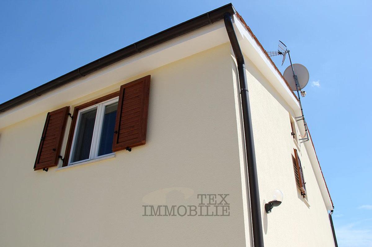 Hiša s tremi apartmaji v bližini Poreča, 193m2