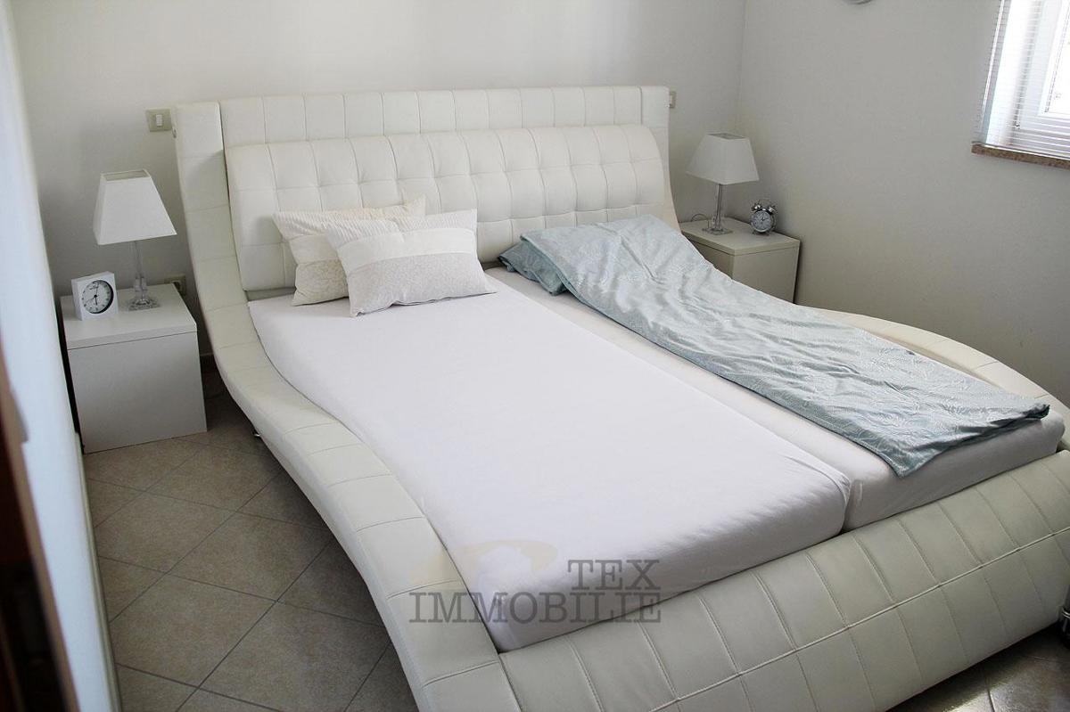 Hiša s tremi apartmaji v bližini Poreča, 193m2