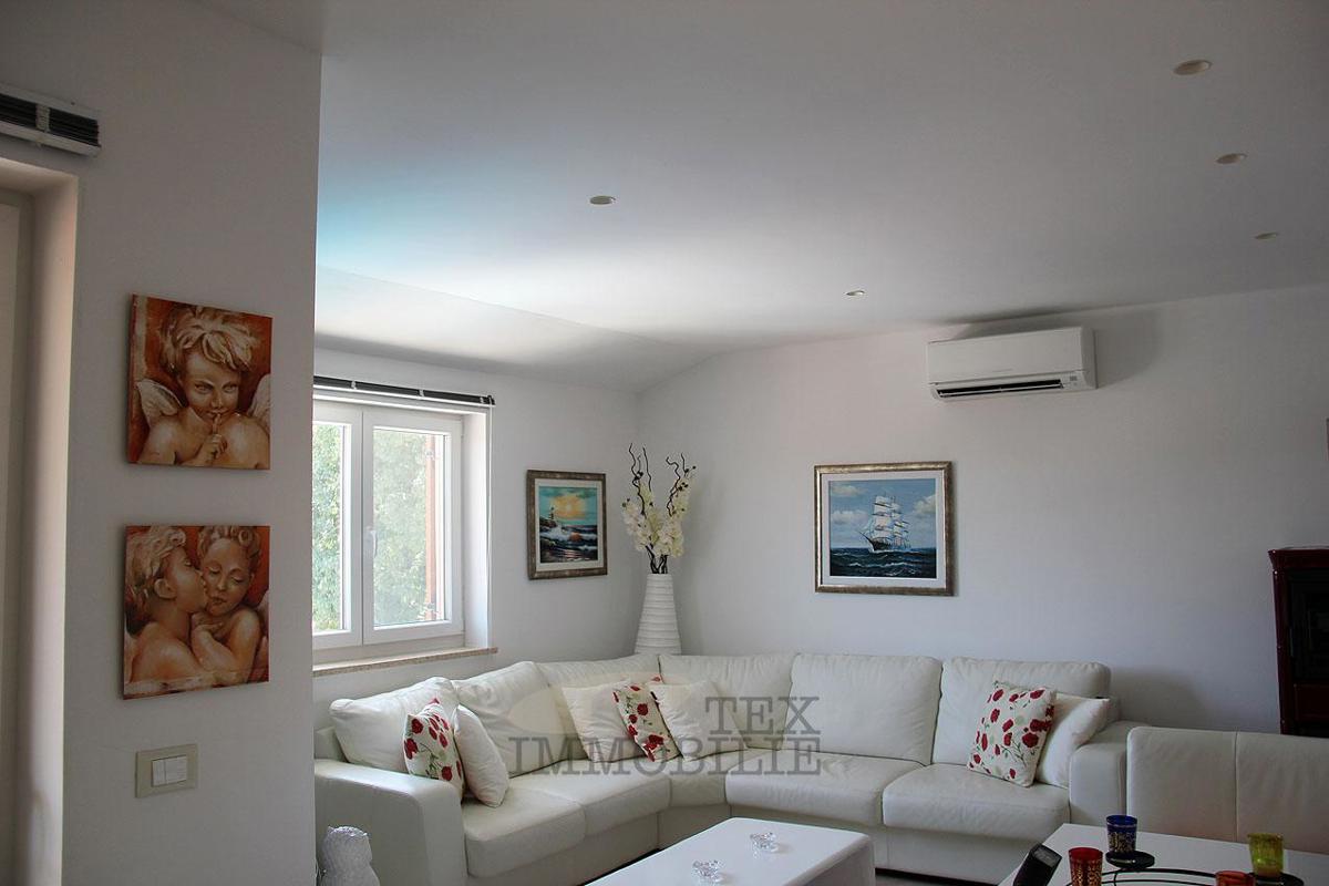 Hiša s tremi apartmaji v bližini Poreča, 193m2