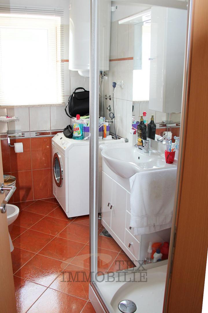 Hiša s tremi apartmaji v bližini Poreča, 193m2