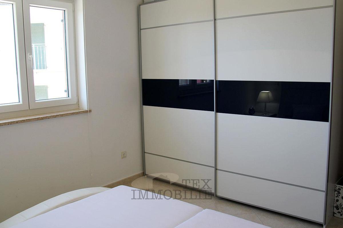 Hiša s tremi apartmaji v bližini Poreča, 193m2