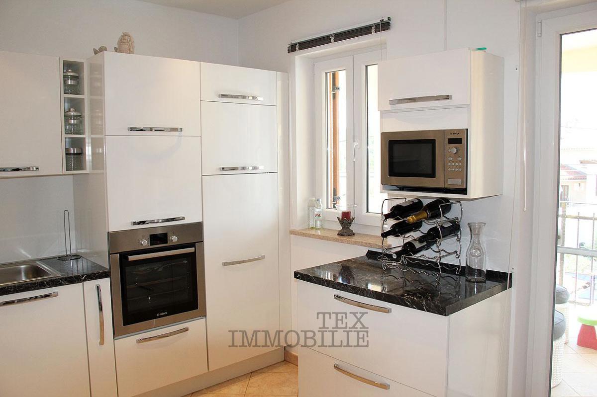 Hiša s tremi apartmaji v bližini Poreča, 193m2