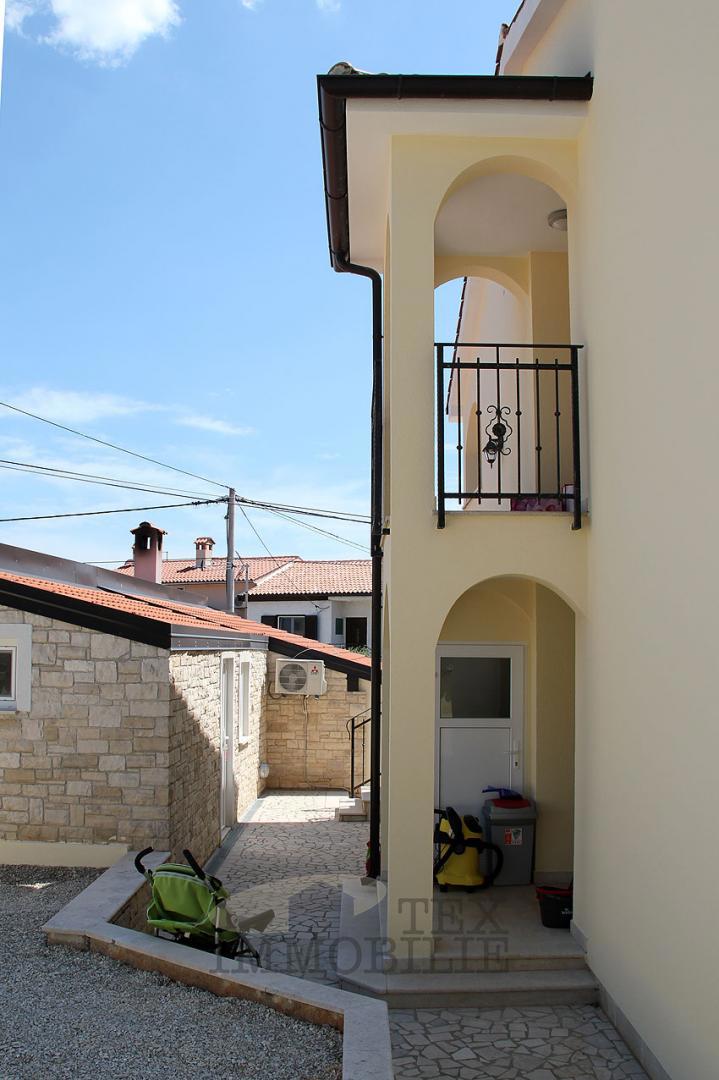 Hiša s tremi apartmaji v bližini Poreča, 193m2