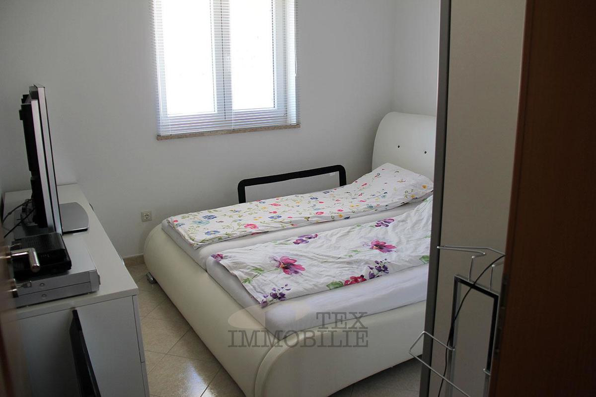 Hiša s tremi apartmaji v bližini Poreča, 193m2