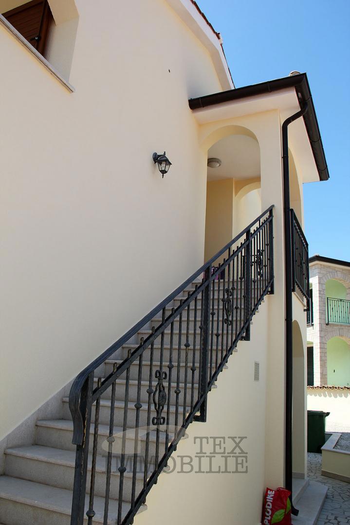 Hiša s tremi apartmaji v bližini Poreča, 193m2
