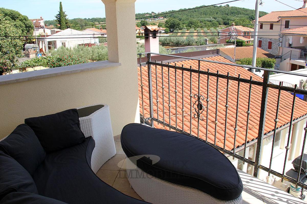 Hiša s tremi apartmaji v bližini Poreča, 193m2