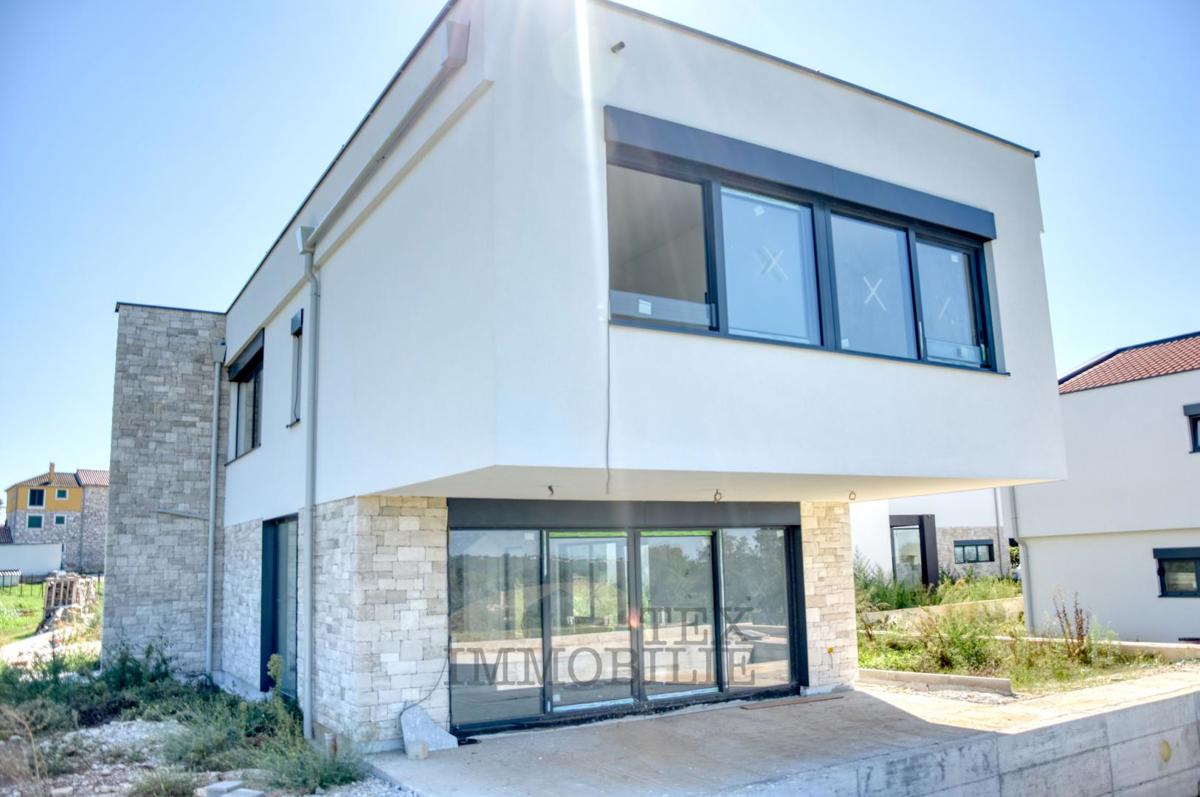 Okolica Poreča, naprodaj je čudovita vila s pogledom na morje