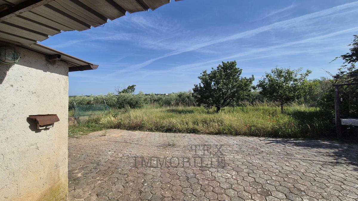 Stavbno zemljišče v izmeri 1.735 m² za gradnjo 12 stanovanjskih enot