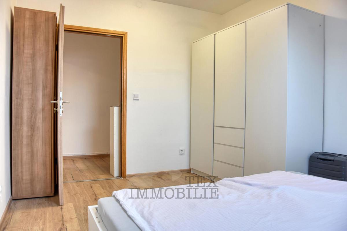 Naprodaj stanovanje na odlični lokaciji v centru Poreča – 300 m od morja!