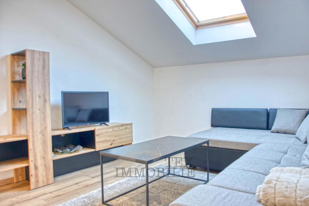 Naprodaj stanovanje na odlični lokaciji v centru Poreča – 300 m od morja!