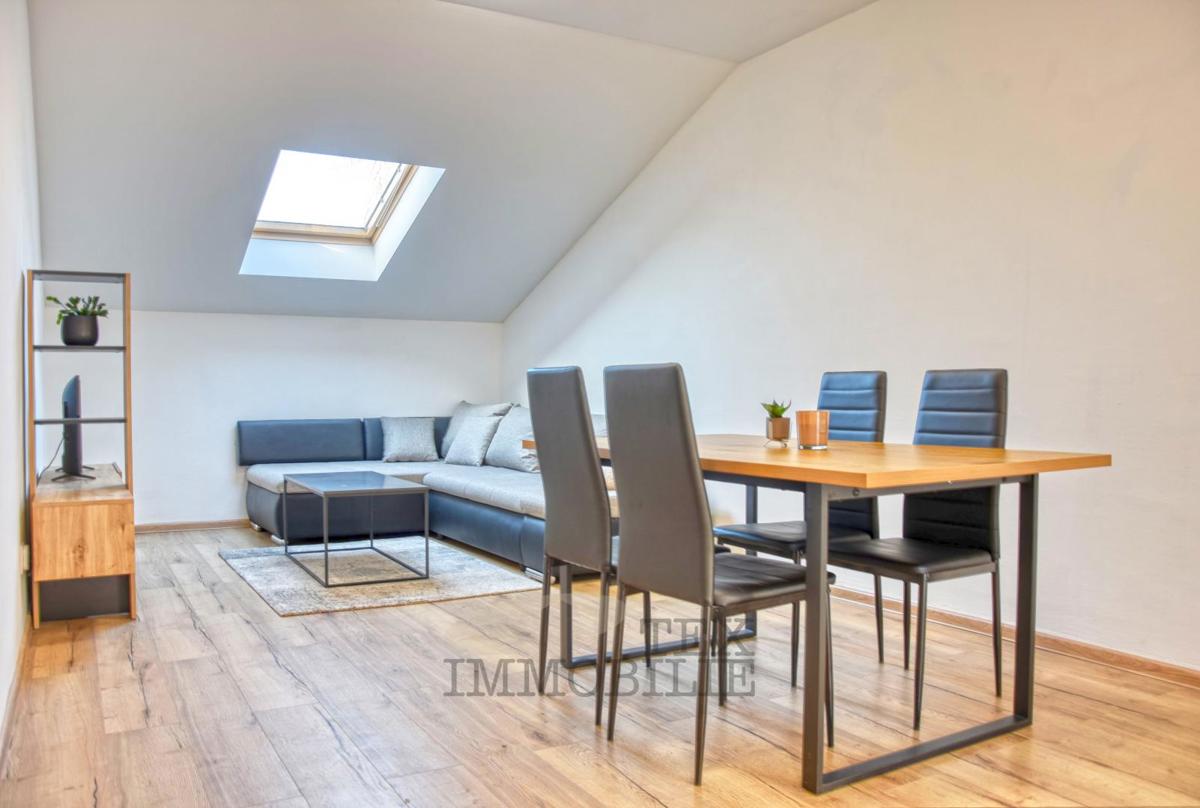 Naprodaj stanovanje na odlični lokaciji v centru Poreča – 300 m od morja!