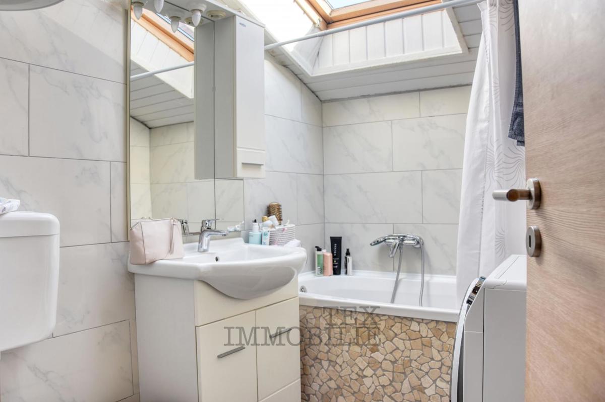 Naprodaj stanovanje na odlični lokaciji v centru Poreča – 300 m od morja!