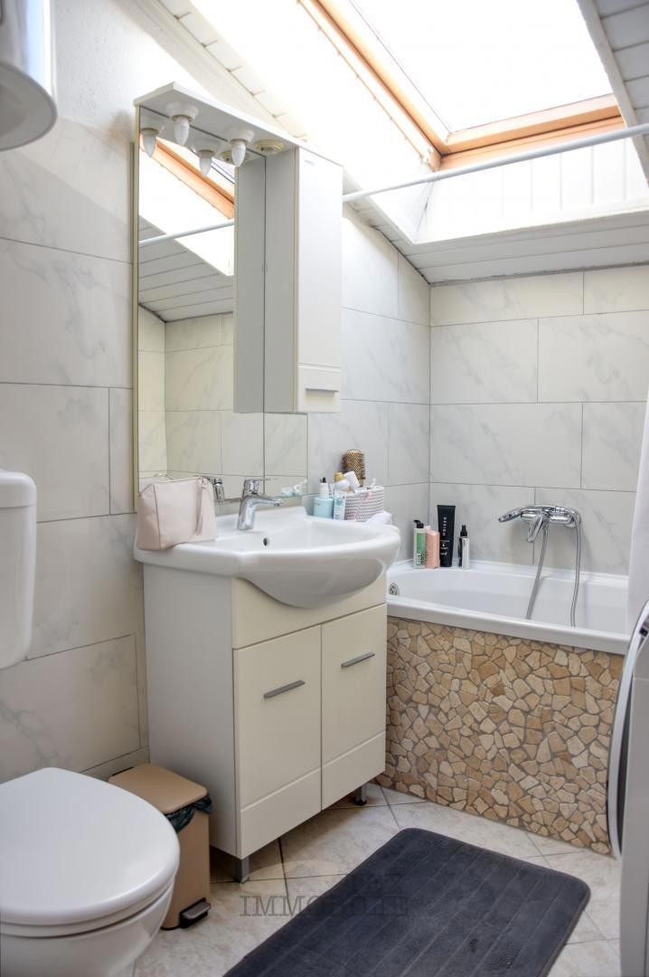 Naprodaj stanovanje na odlični lokaciji v centru Poreča – 300 m od morja!