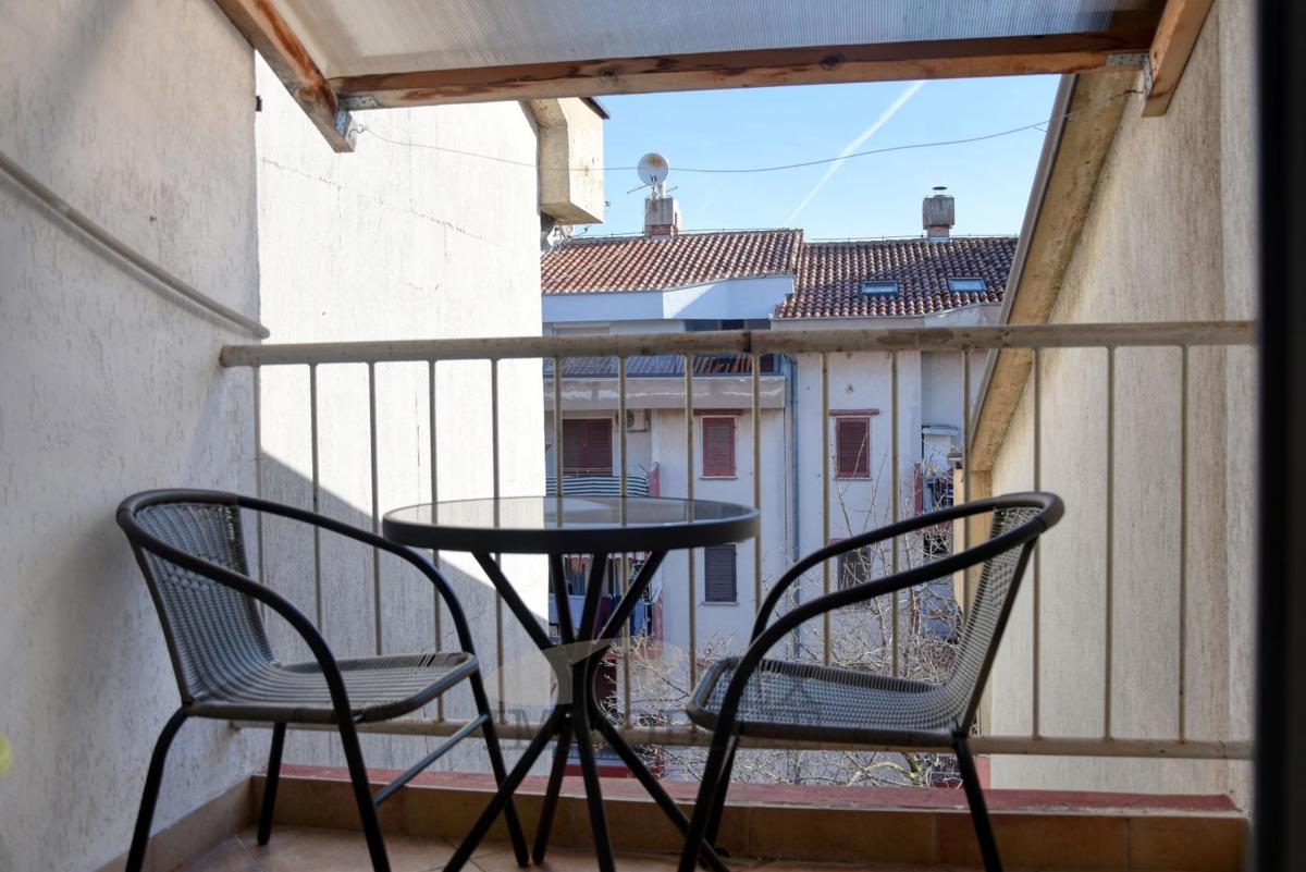 Naprodaj stanovanje na odlični lokaciji v centru Poreča – 300 m od morja!