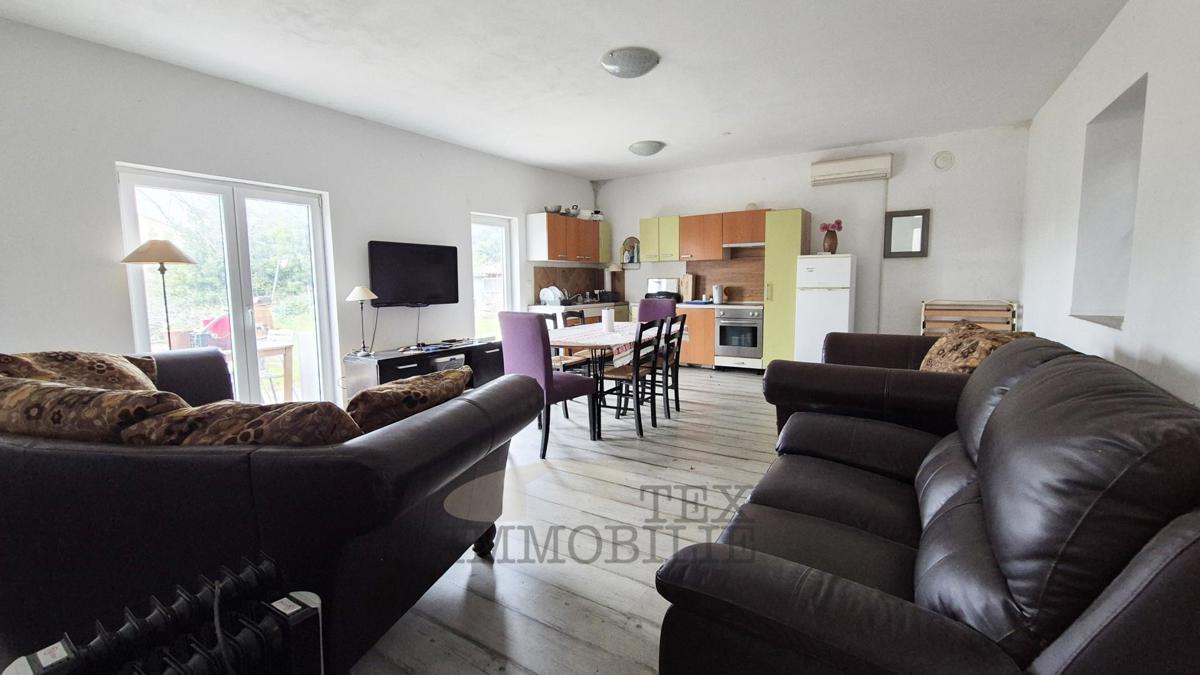 Pritlična hiša in kamnita ruševina – okolica Poreča, Višnjan, 12 km od morja