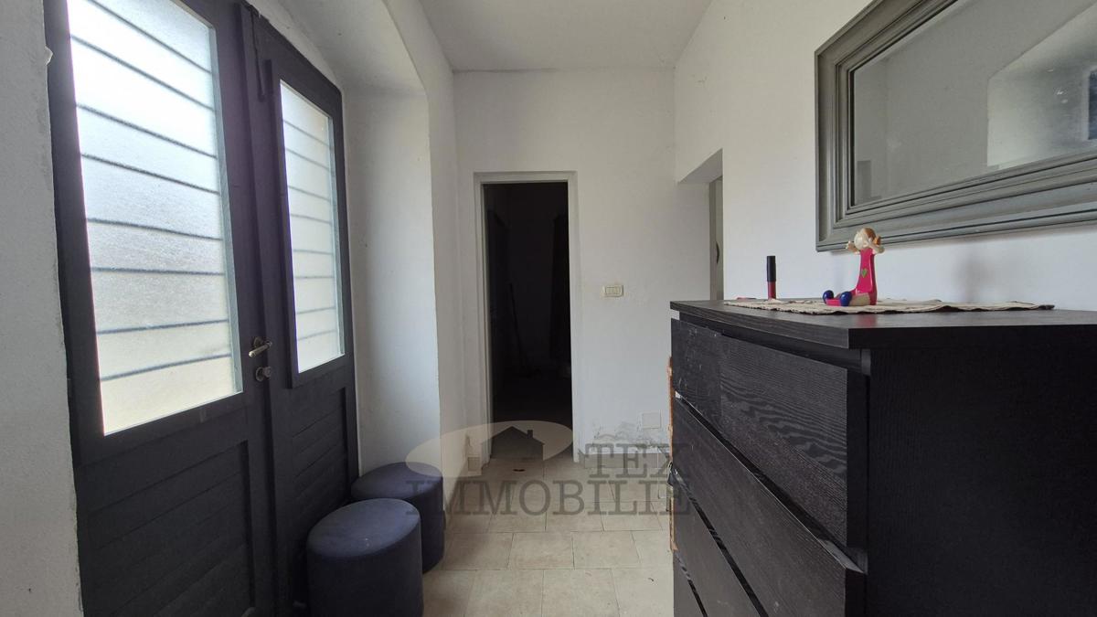 Pritlična hiša in kamnita ruševina – okolica Poreča, Višnjan, 12 km od morja