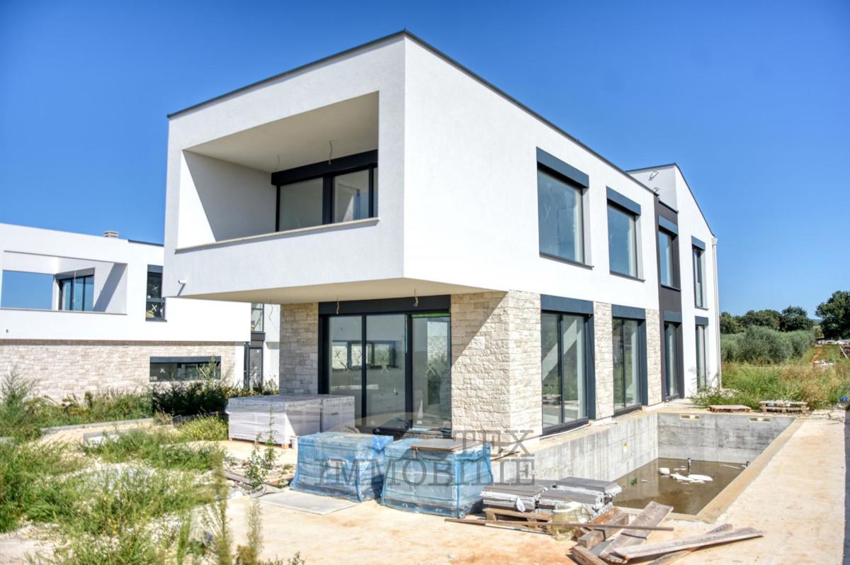 Okolica Poreča, naprodaj je čudovita vila s pogledom na morje