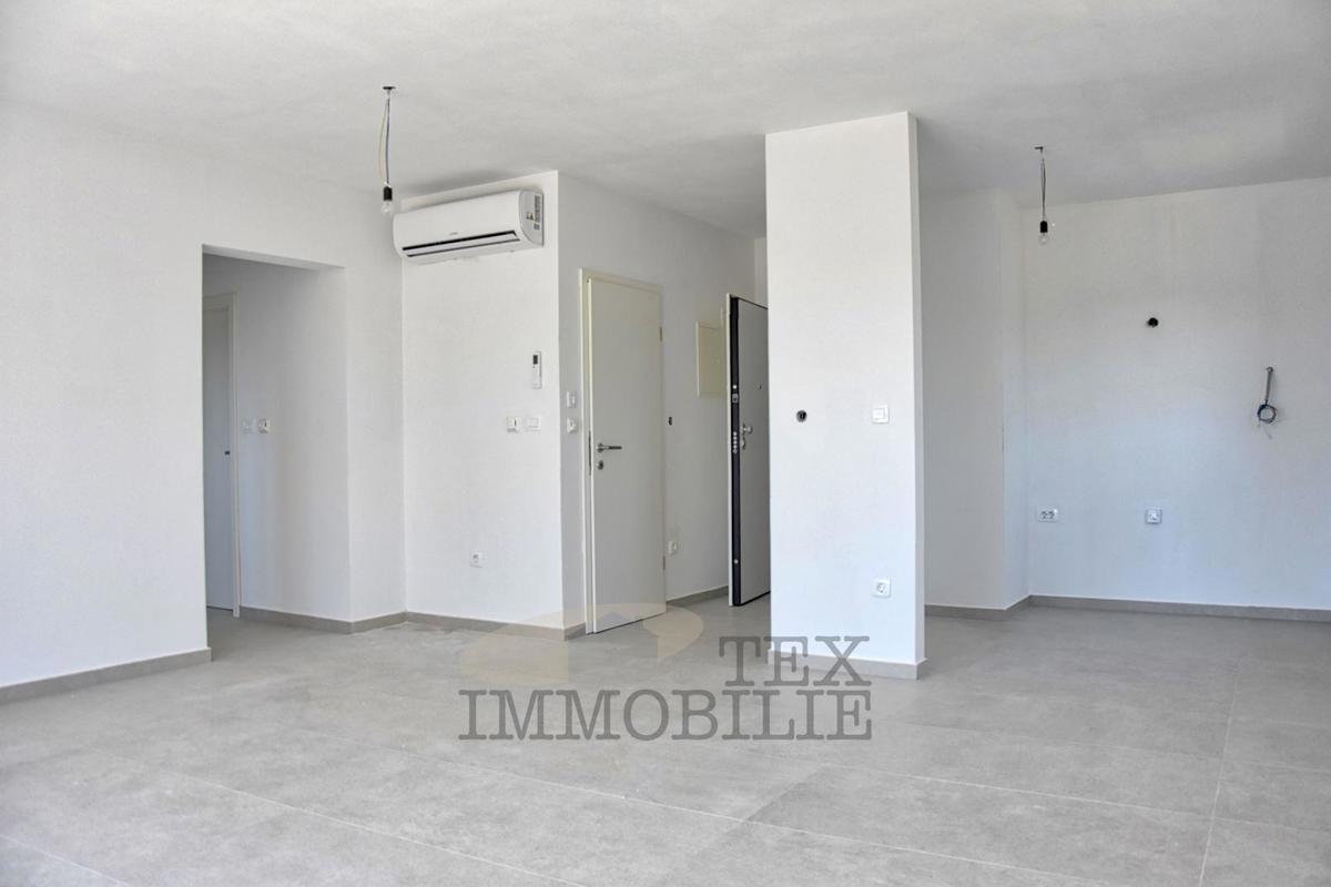 Apartma v prvem nadstropju blizu morja, 94 m2