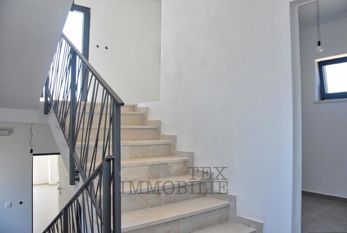 Apartma v prvem nadstropju blizu morja, 94 m2